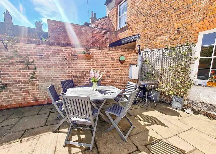 Host & Stay - Norfolk Historic Townhouse